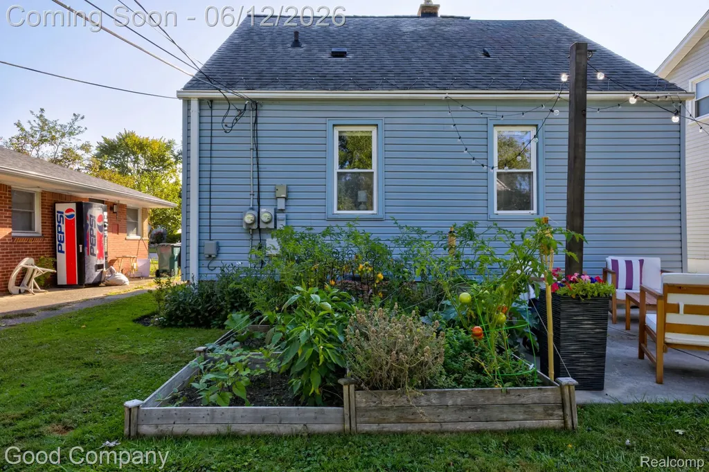 3907 Gardner Avenue Berkley City MI 48072
