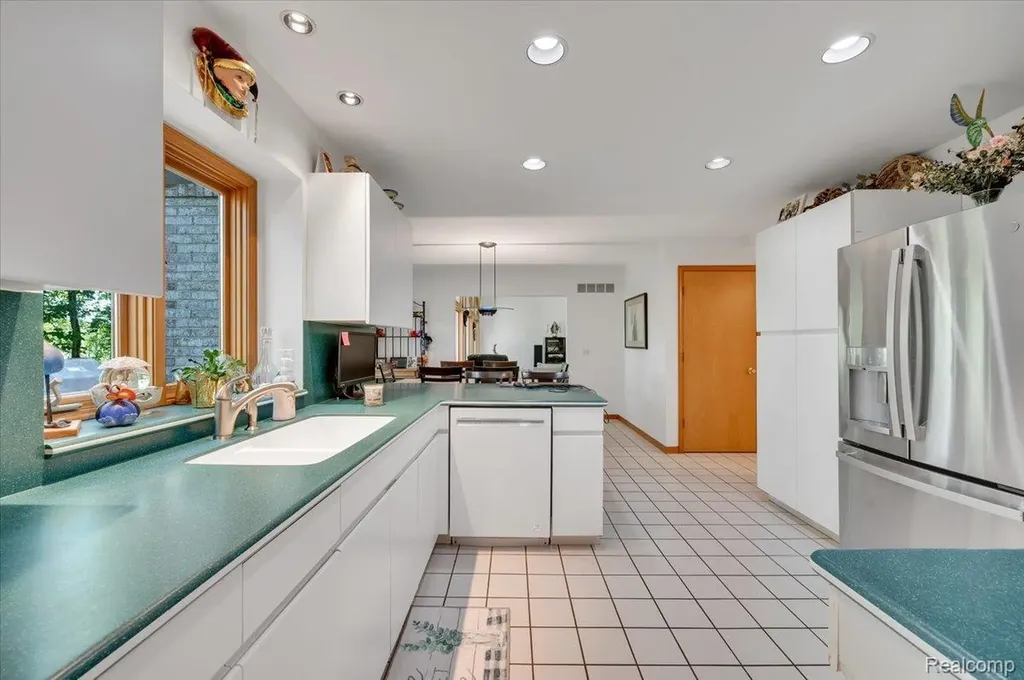 250 Woodcreek Court Commerce Charter Township MI 48390