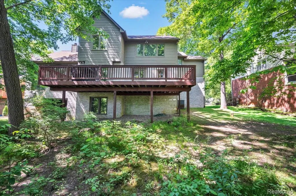 250 Woodcreek Court Commerce Charter Township MI 48390