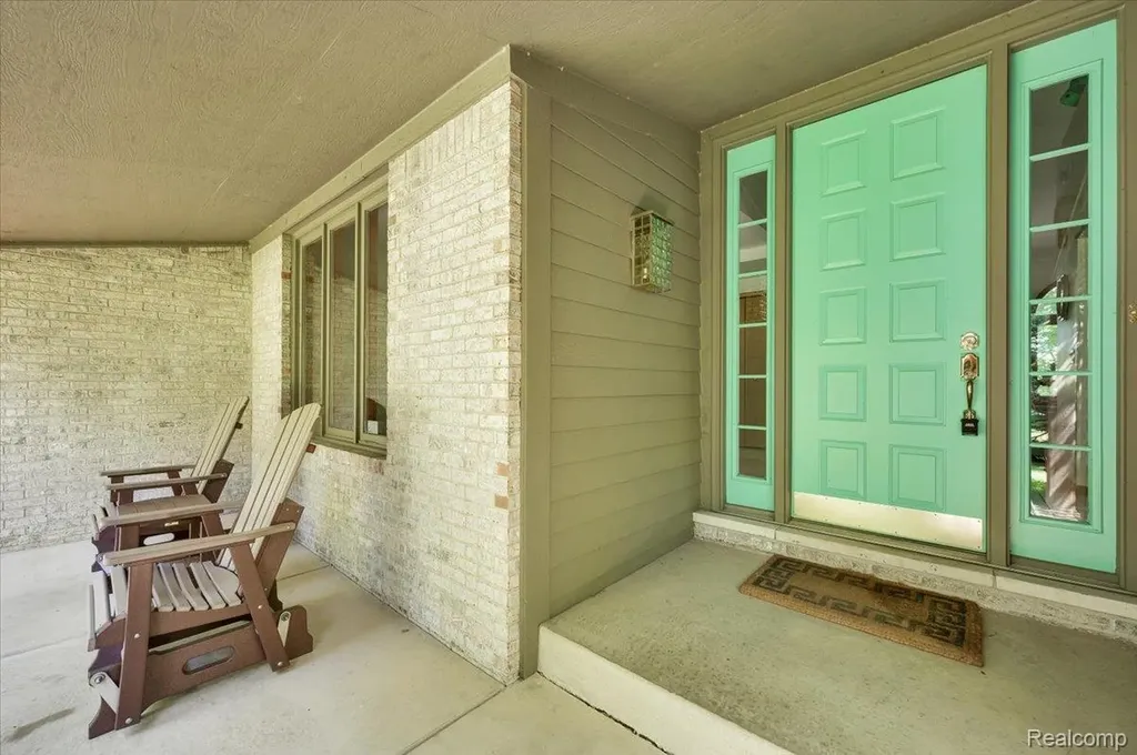 250 Woodcreek Court Commerce Charter Township MI 48390