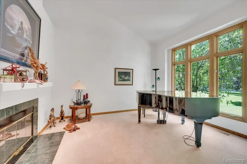 250 Woodcreek Court Commerce Charter Township MI 48390