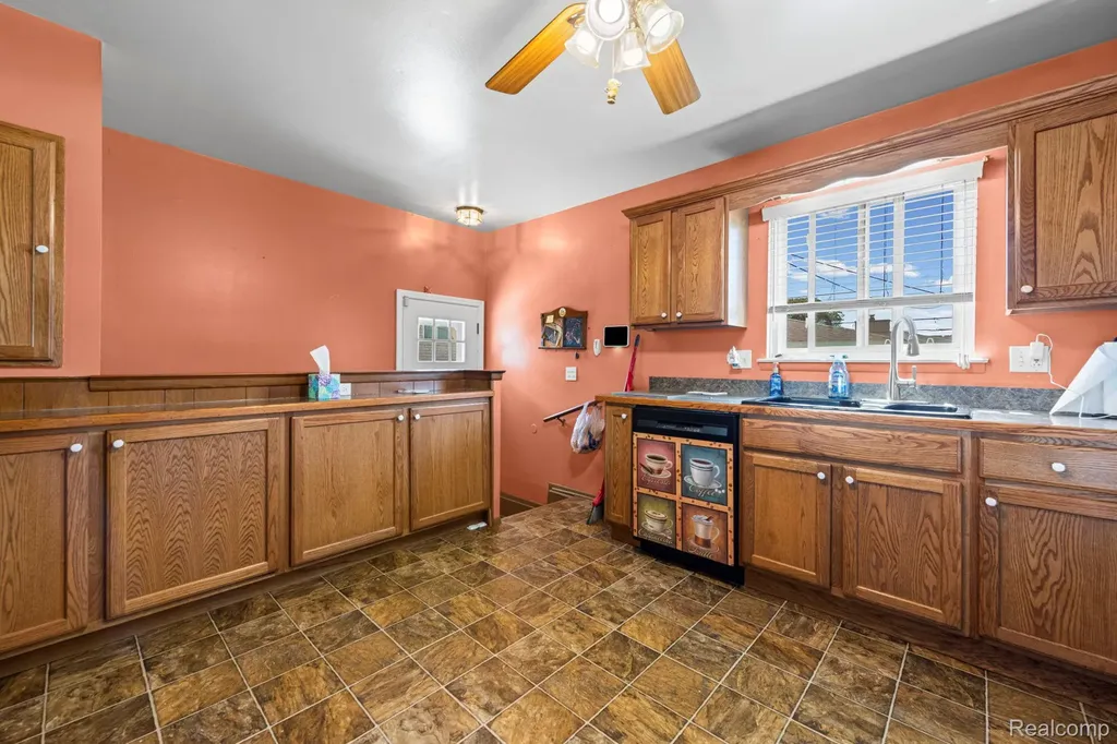 1584 Marion Avenue Lincoln Park City MI 48146