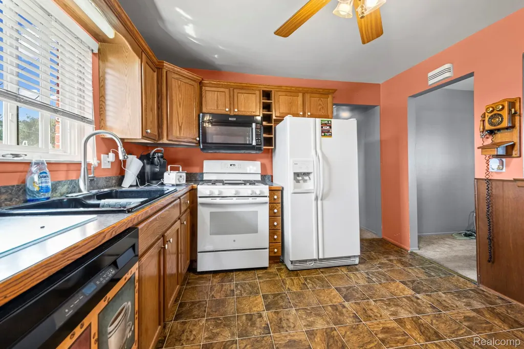 1584 Marion Avenue Lincoln Park City MI 48146
