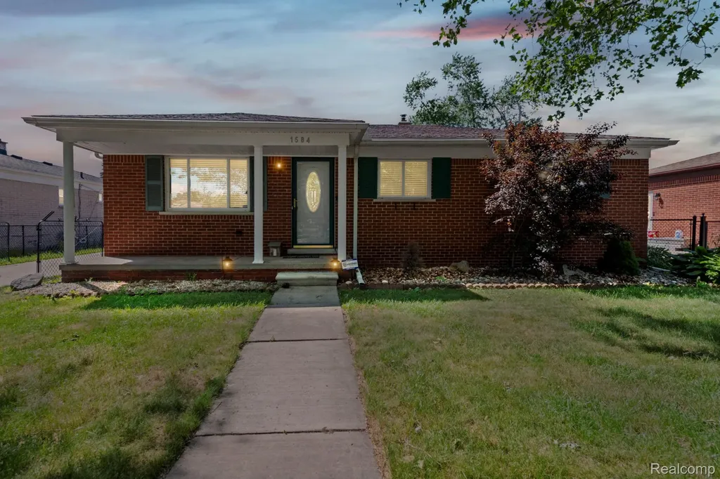 1584 Marion Avenue Lincoln Park City MI 48146