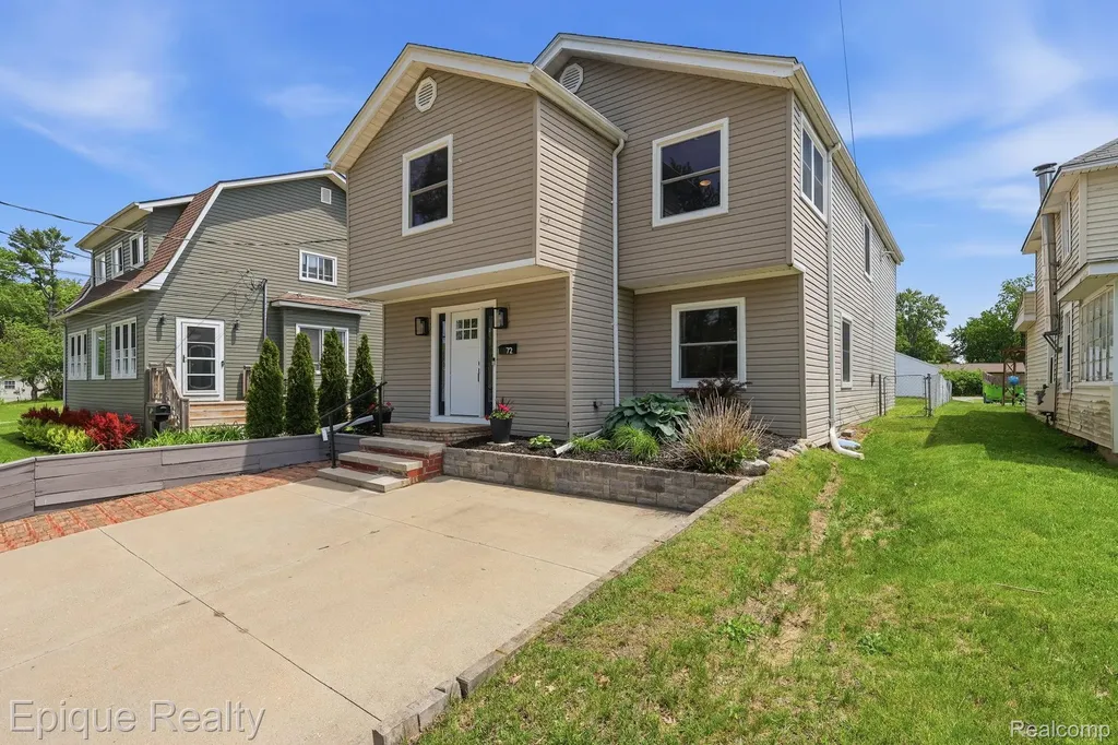 72 N North Shore Drive Lake Orion Village MI 48362