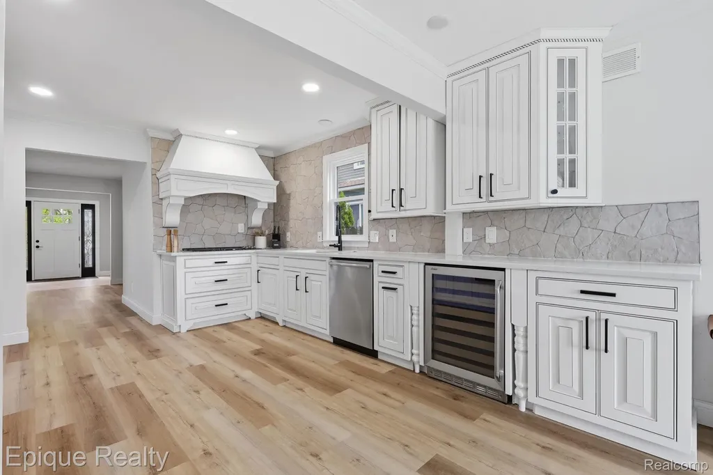 72 N North Shore Drive Lake Orion Village MI 48362