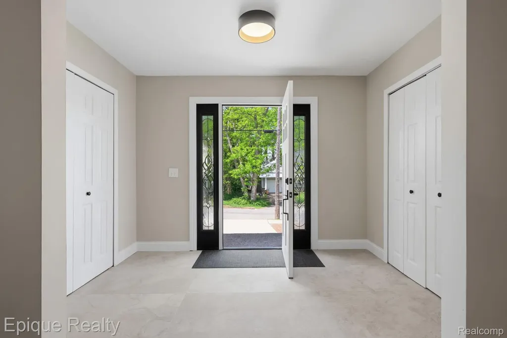 72 N North Shore Drive Lake Orion Village MI 48362