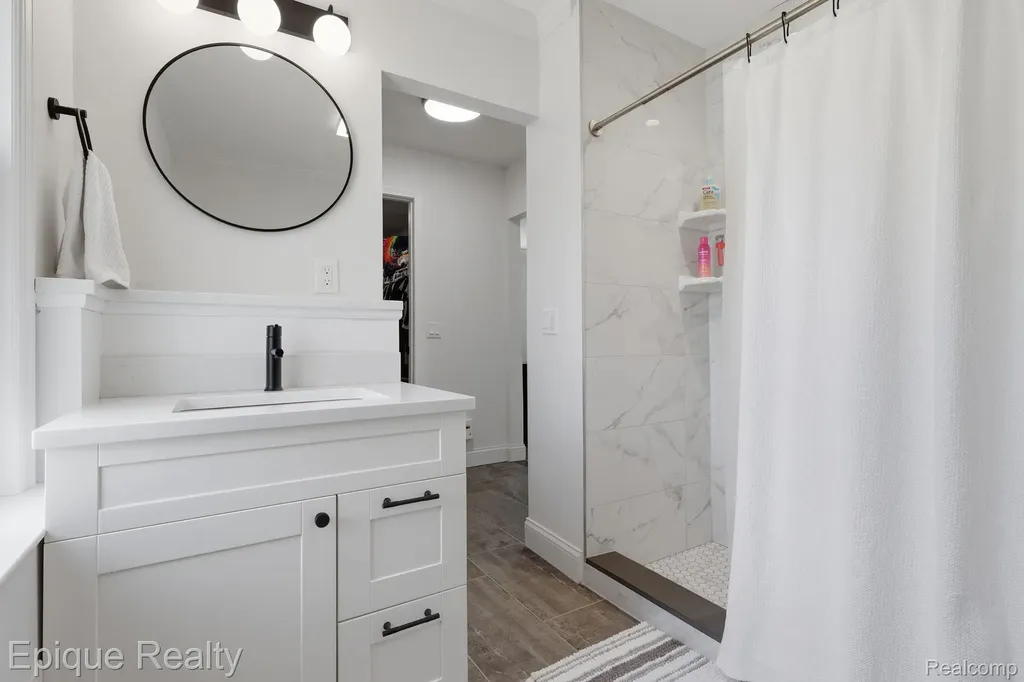 72 N North Shore Drive Lake Orion Village MI 48362