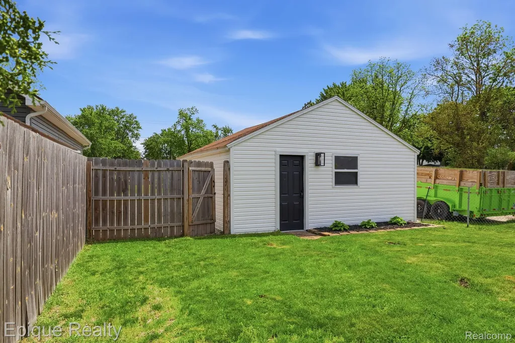 72 N North Shore Drive Lake Orion Village MI 48362
