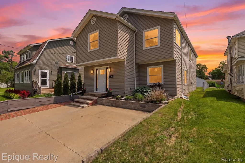 72 N North Shore Drive Lake Orion Village MI 48362