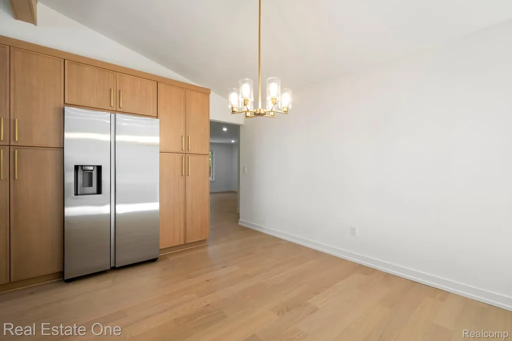 1227 Shallowdale Drive Troy City MI 48085