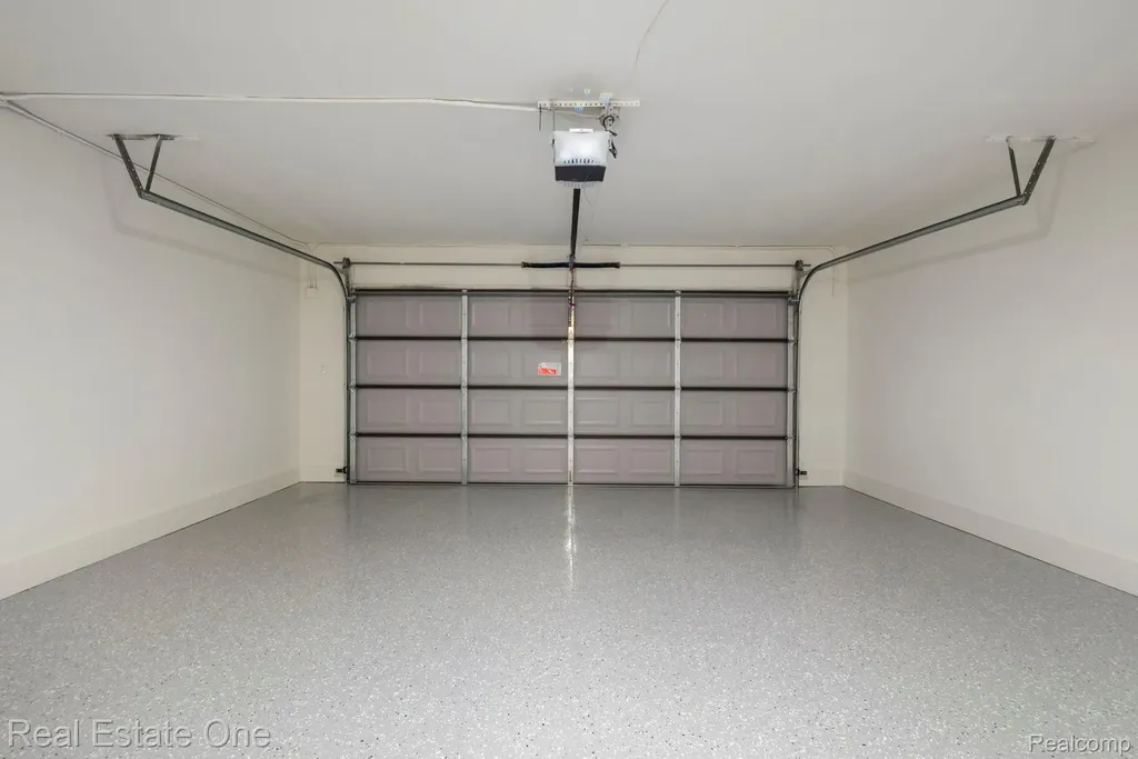 1227 Shallowdale Drive Troy City MI 48085