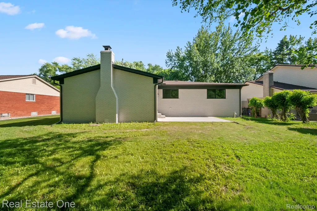 1227 Shallowdale Drive Troy City MI 48085