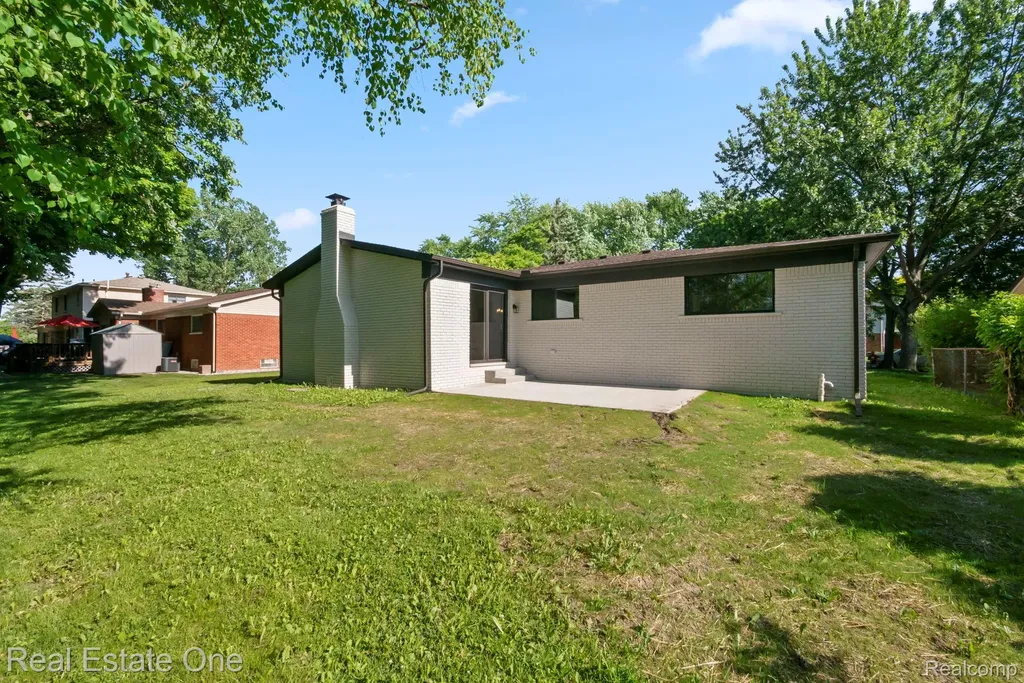 1227 Shallowdale Drive Troy City MI 48085