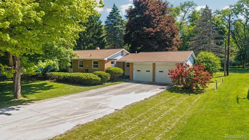 9144 Walnut Drive Northfield Township MI 48189