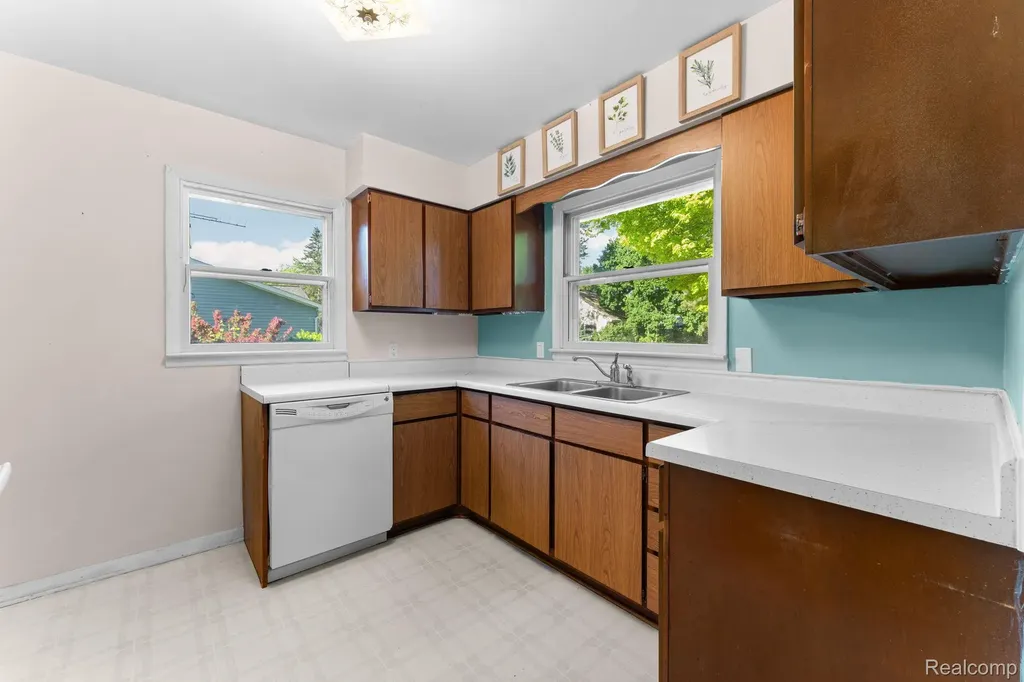 9144 Walnut Drive Northfield Township MI 48189