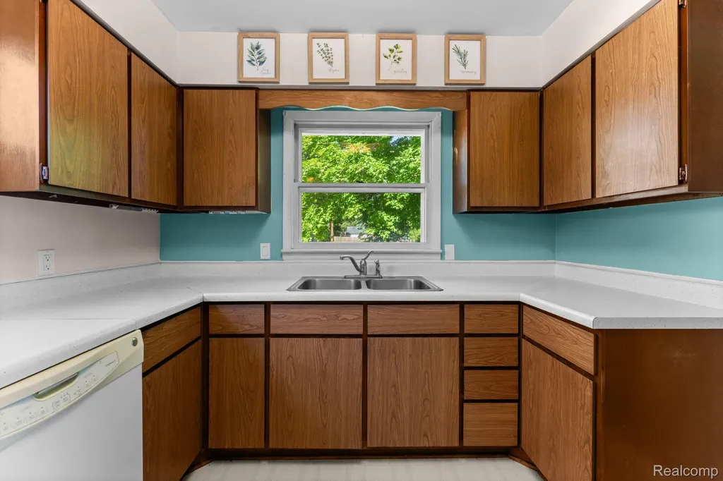 9144 Walnut Drive Northfield Township MI 48189
