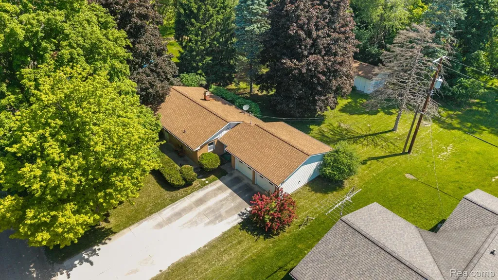 9144 Walnut Drive Northfield Township MI 48189