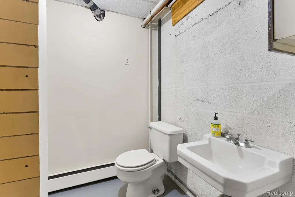 9144 Walnut Drive Northfield Township MI 48189