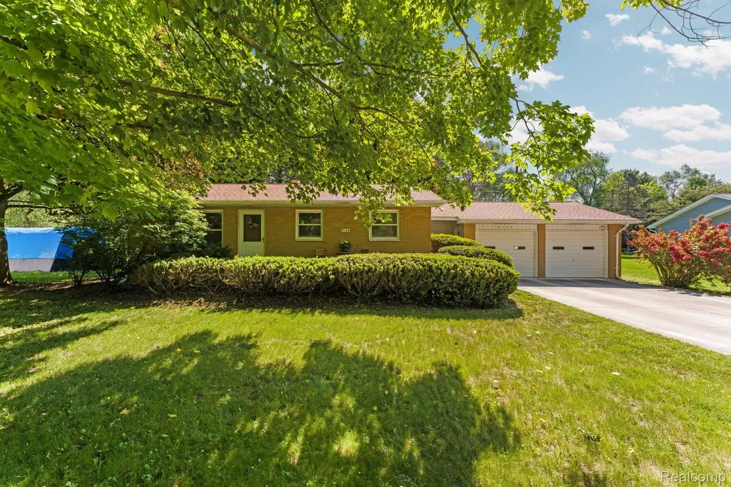 9144 Walnut Drive Northfield Township MI 48189