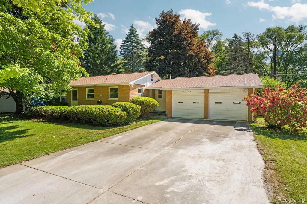 9144 Walnut Drive Northfield Township MI 48189