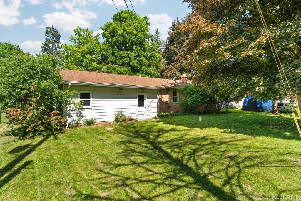 9144 Walnut Drive Northfield Township MI 48189