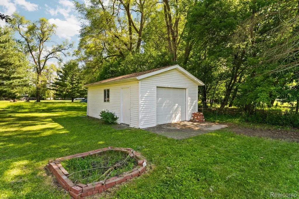 9144 Walnut Drive Northfield Township MI 48189