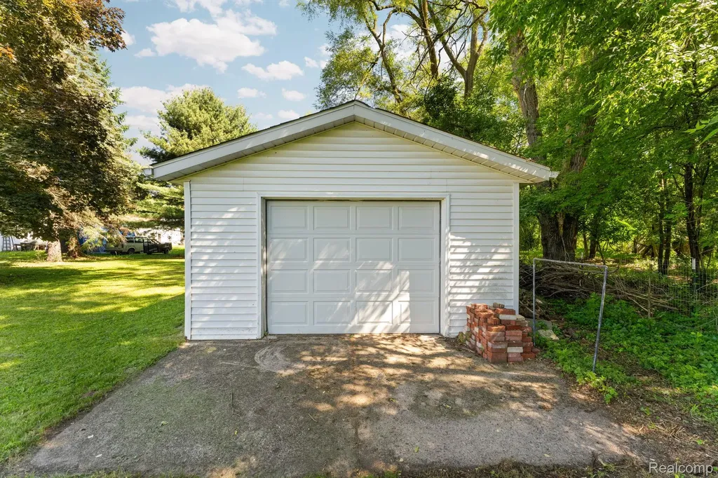 9144 Walnut Drive Northfield Township MI 48189