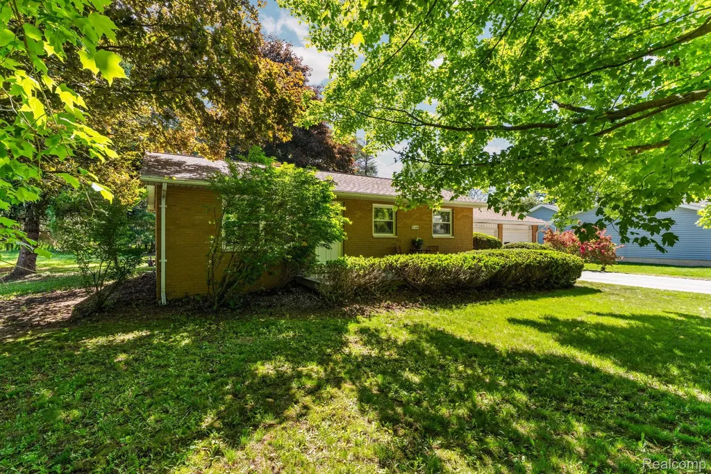9144 Walnut Drive Northfield Township MI 48189