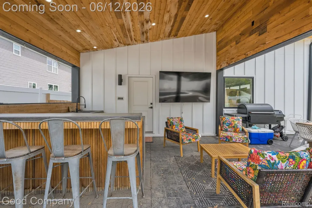 3813 Linwood Avenue Royal Oak City MI 48073