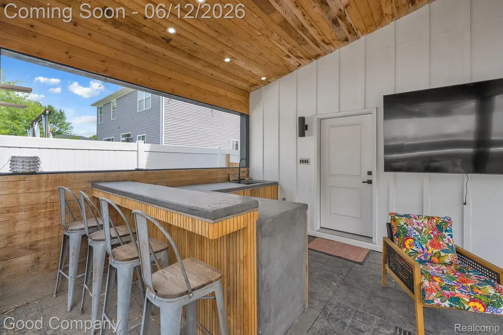 3813 Linwood Avenue Royal Oak City MI 48073