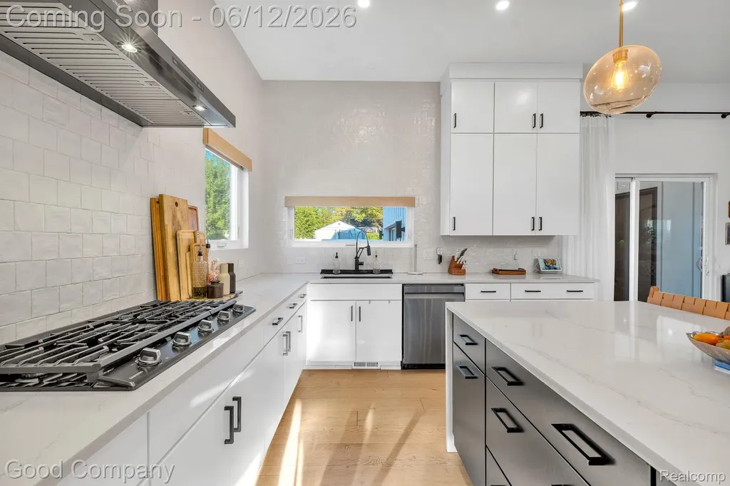 3813 Linwood Avenue Royal Oak City MI 48073