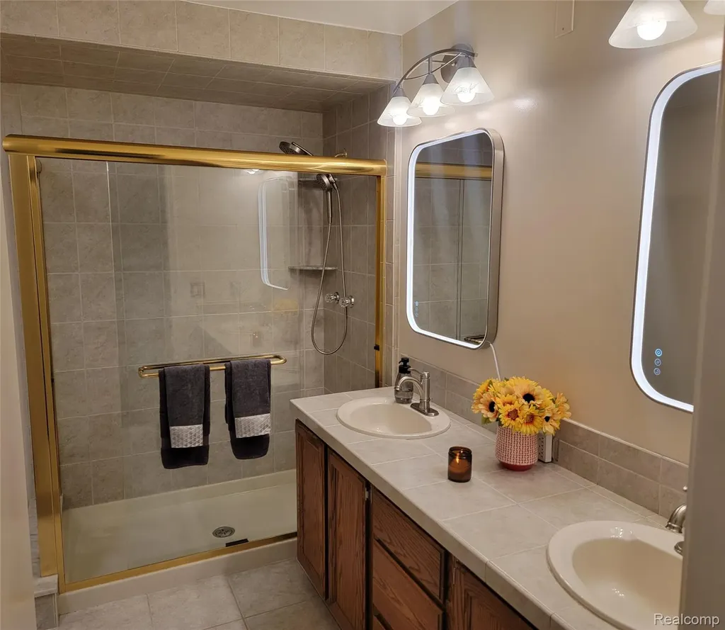 201 Sandalwood Drive Rochester Hills City MI 48307