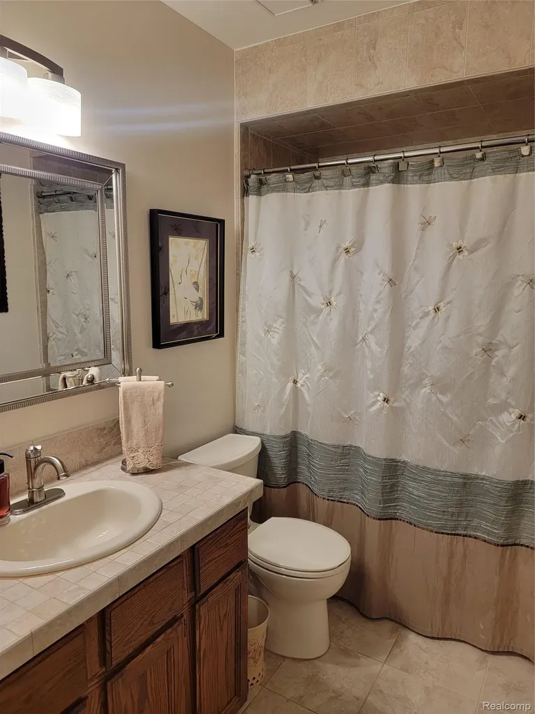 201 Sandalwood Drive Rochester Hills City MI 48307