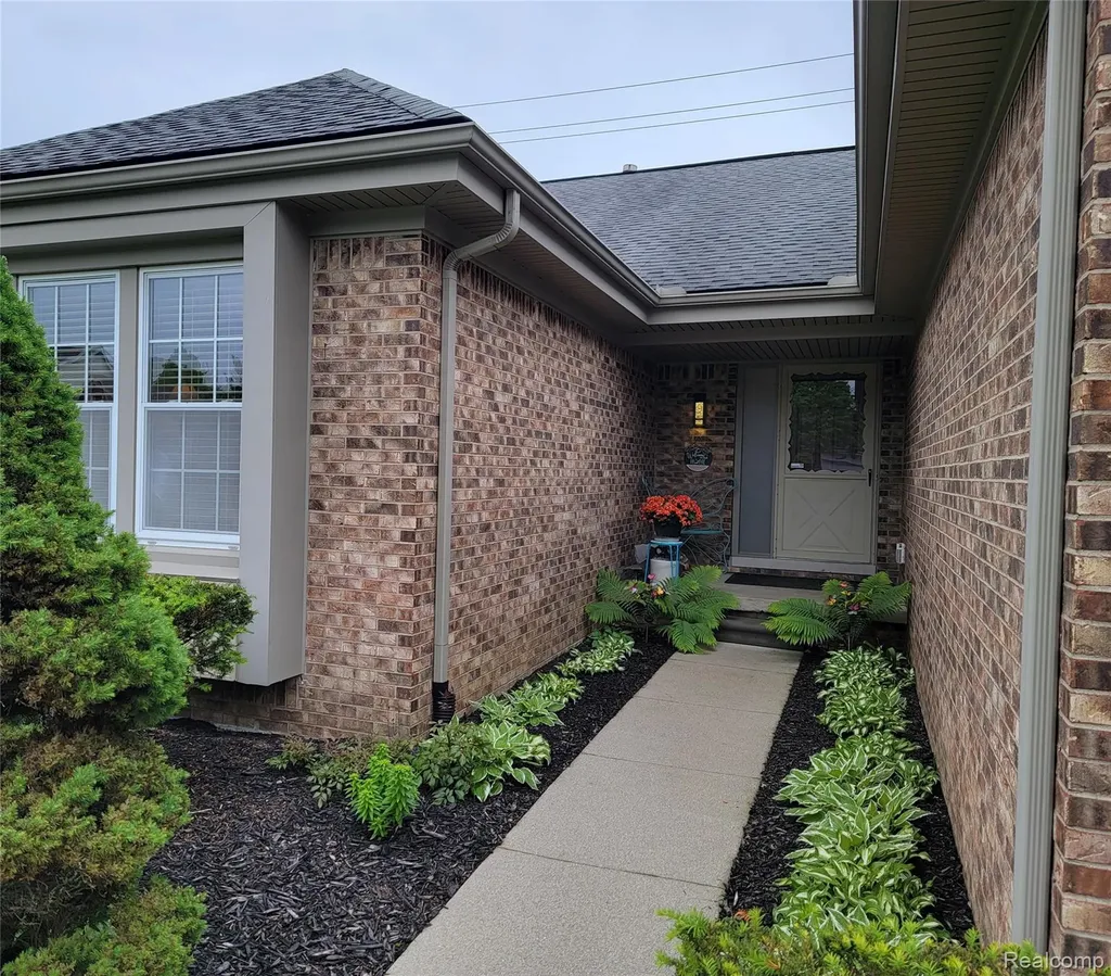 201 Sandalwood Drive Rochester Hills City MI 48307
