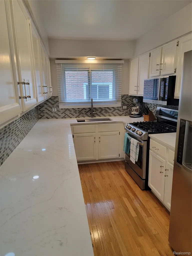 201 Sandalwood Drive Rochester Hills City MI 48307
