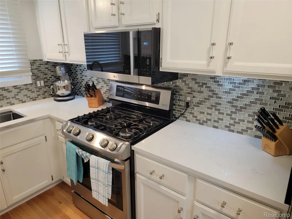 201 Sandalwood Drive Rochester Hills City MI 48307
