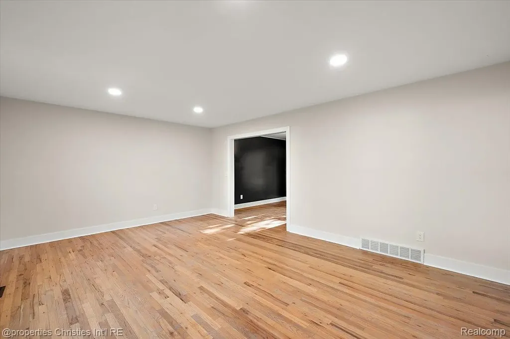 7381 Cathedral Drive Bloomfield Hills City MI 48301