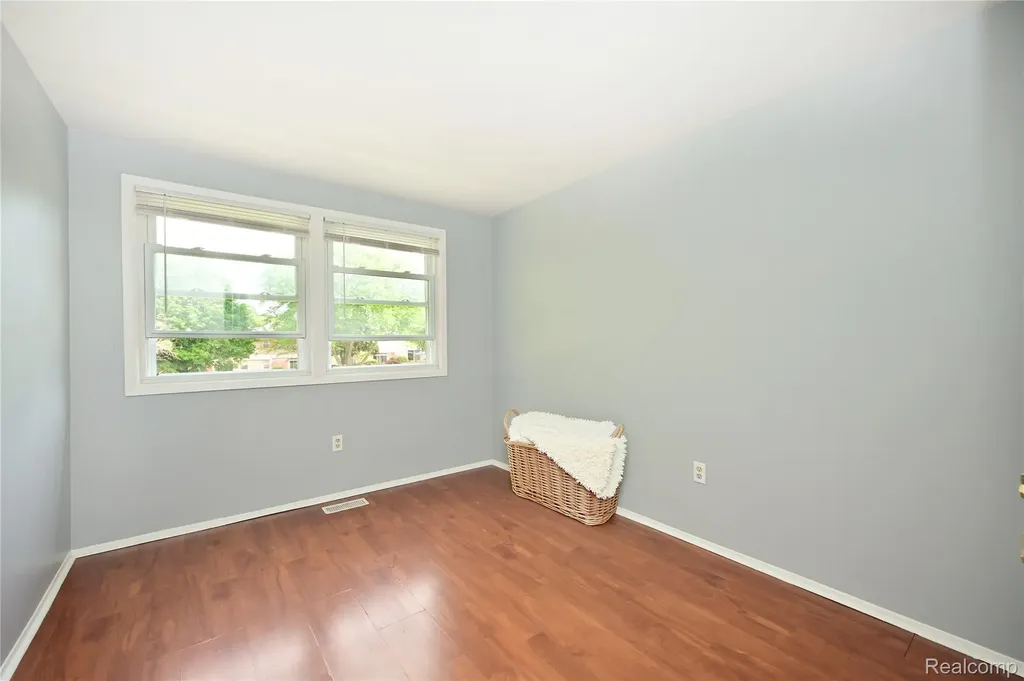 5177 Buckingham Troy City MI 48098