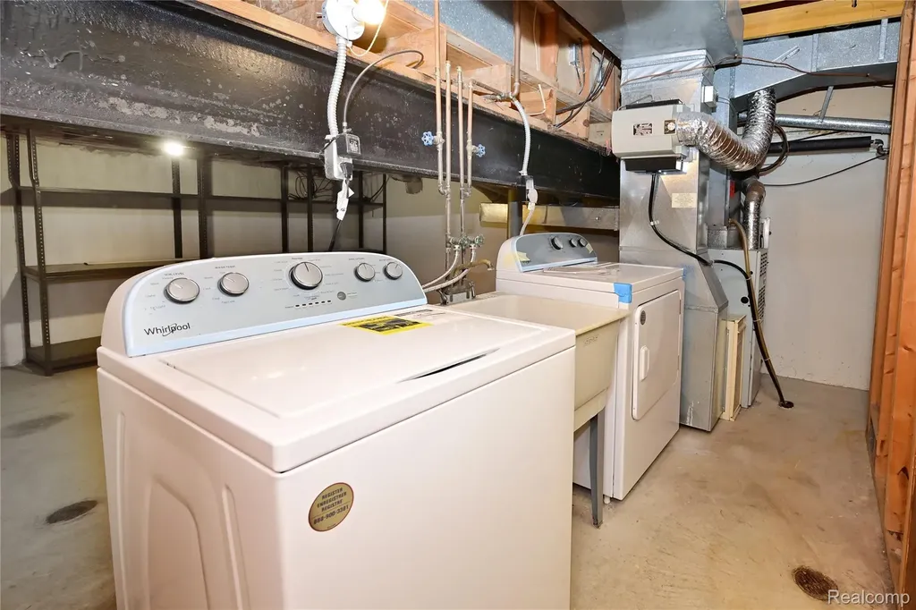 5177 Buckingham Troy City MI 48098