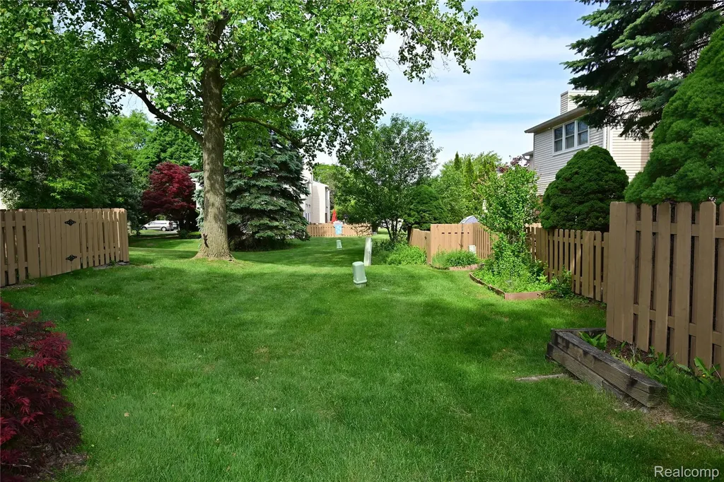 5177 Buckingham Troy City MI 48098