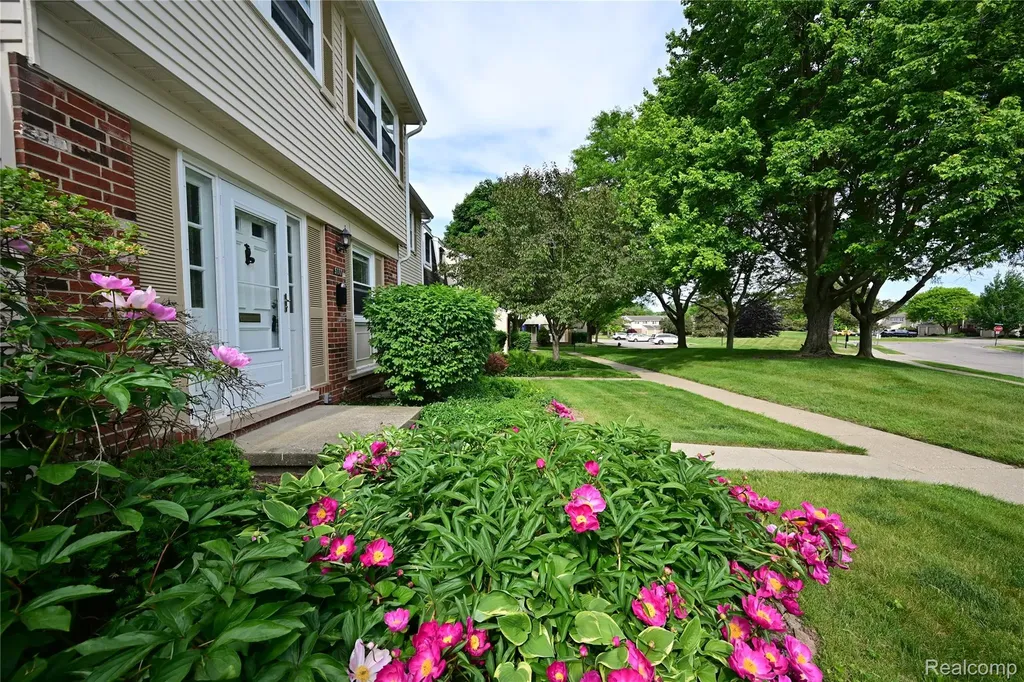 5177 Buckingham Troy City MI 48098