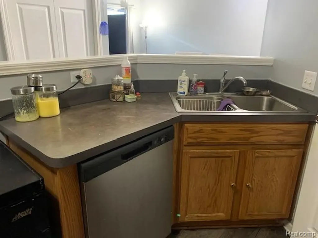 26654 Kirkway Circle Woodhaven City MI 48183