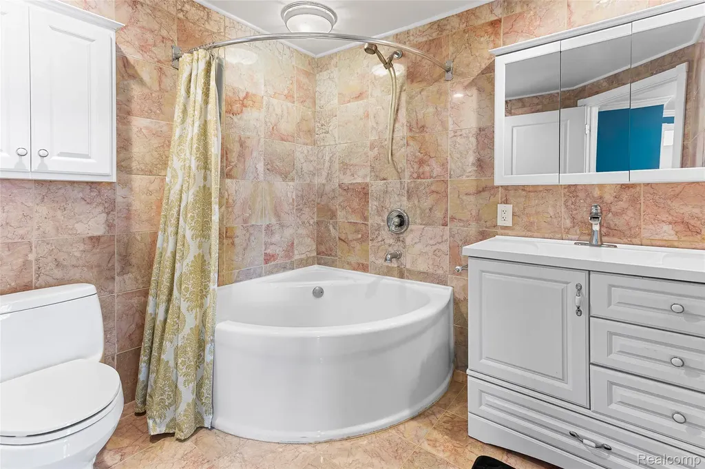 218 W Greenlawn Avenue Lansing City MI 48910