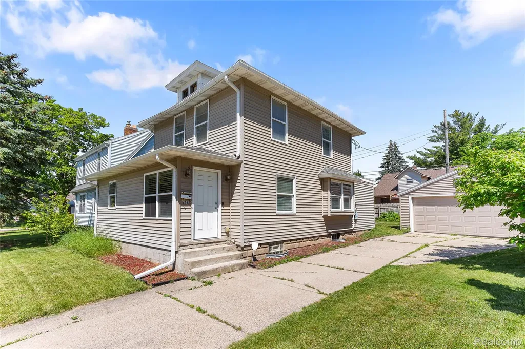 218 W Greenlawn Avenue Lansing City MI 48910