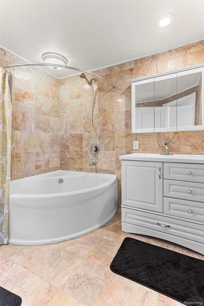 218 W Greenlawn Avenue Lansing City MI 48910