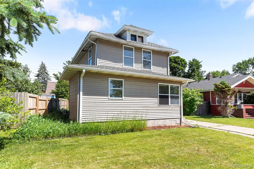 218 W Greenlawn Avenue Lansing City MI 48910