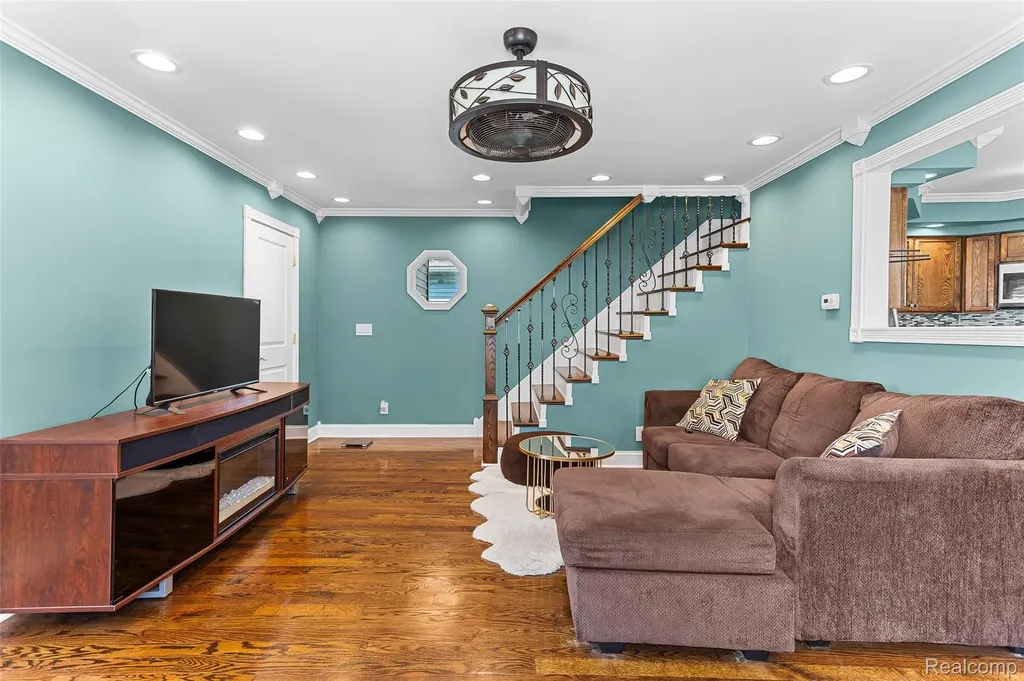 218 W Greenlawn Avenue Lansing City MI 48910