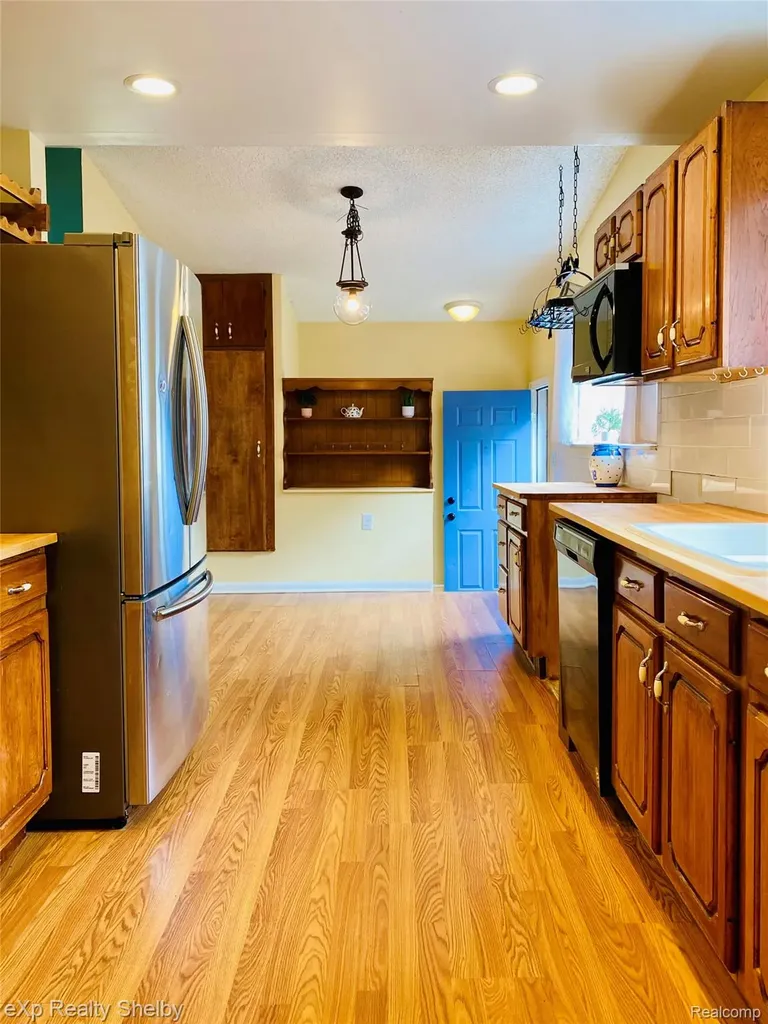1545 Cynthia Avenue Madison Heights City MI 48071