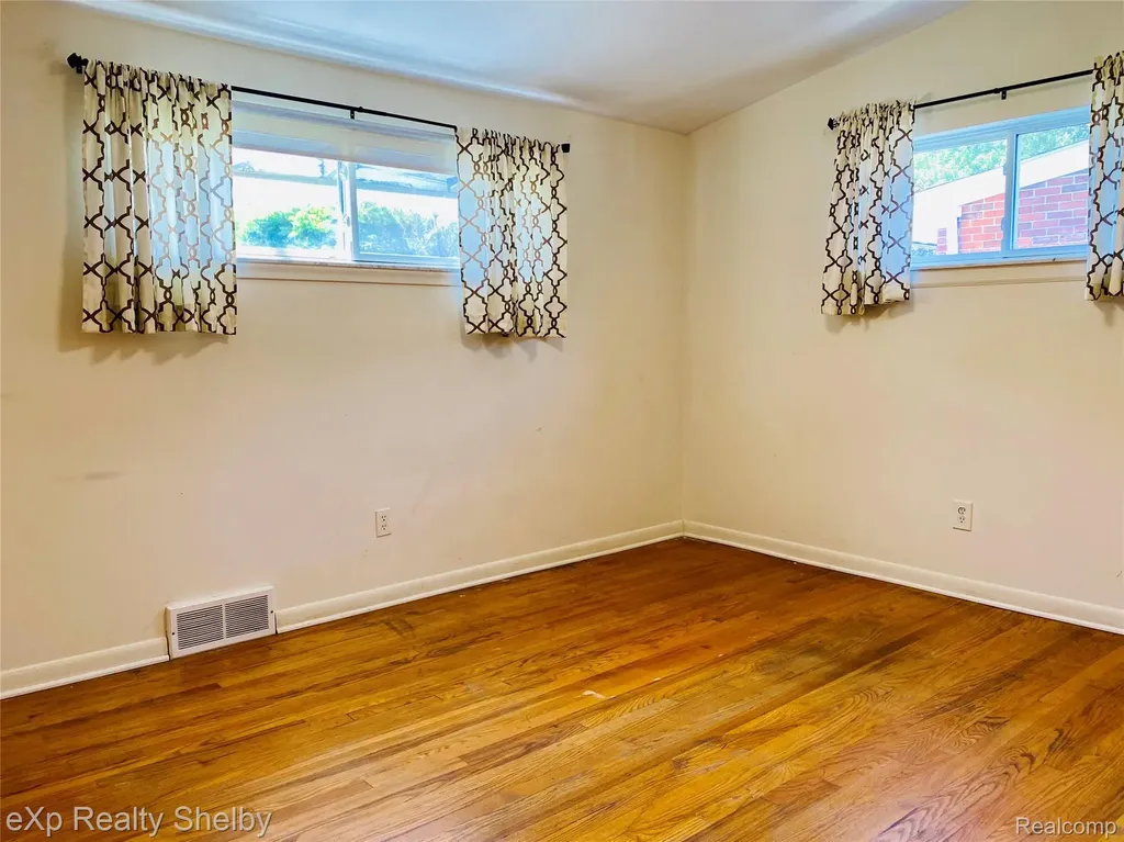 1545 Cynthia Avenue Madison Heights City MI 48071